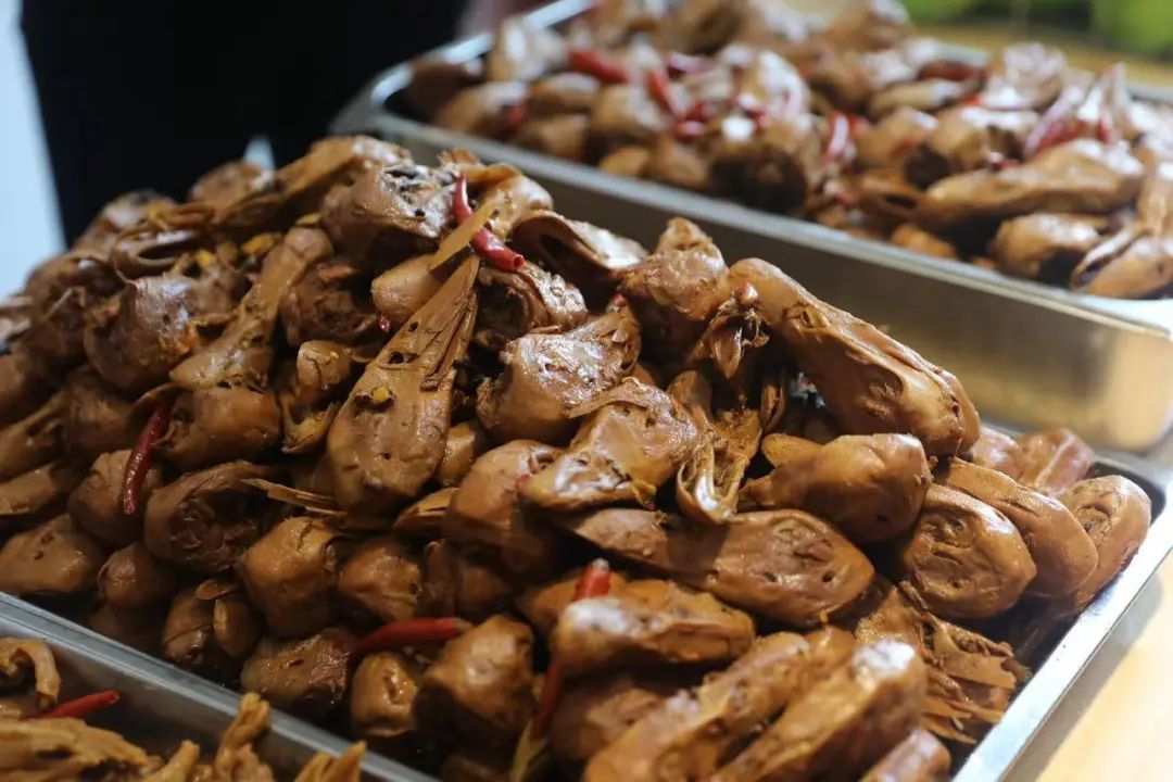 浙江一地“宠客”上热搜!每天超1500人用餐,还有免费车位… 浙江一地“宠客”上热搜!每天超1500人用餐,还有免费车位…