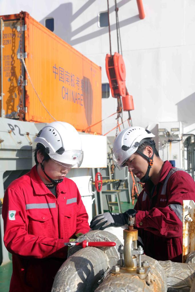 探索极地的青年们