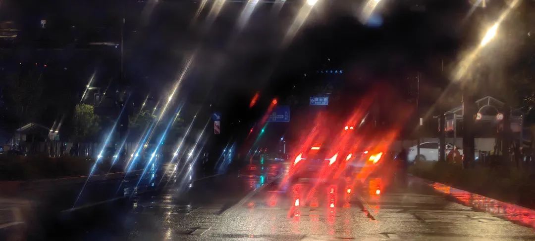 短时暴雨、雷雨大风!今晚抵达杭州,出门务必小心 短时暴雨、雷雨大风!今晚抵达杭州,出门务必小心