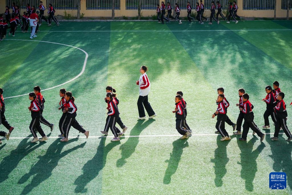 图片故事丨帕米尔高原上的蒲公英老师