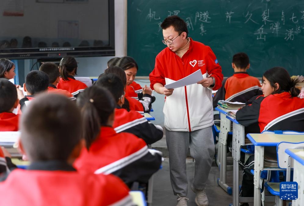 图片故事丨帕米尔高原上的蒲公英老师