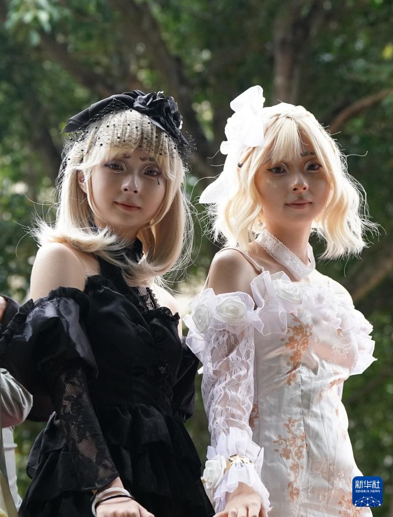 新华全媒+丨热衷“City Walk”的年轻人 新华全媒+丨热衷“City Walk”的年轻人