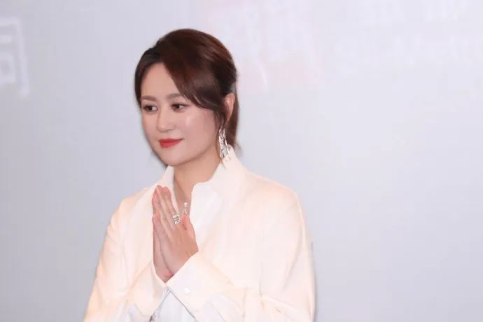 马丽哭诉家人遭网暴:最坏的结果是与沈腾不再合作 马丽哭诉家人遭网暴:最坏的结果是与沈腾不再合作