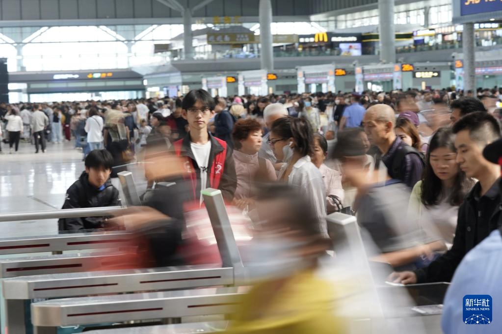 铁路迎来“五一”假期返程客流高峰