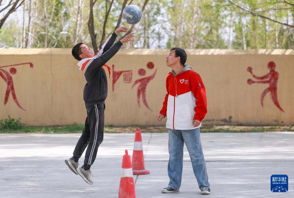 图片故事丨帕米尔高原上的蒲公英老师