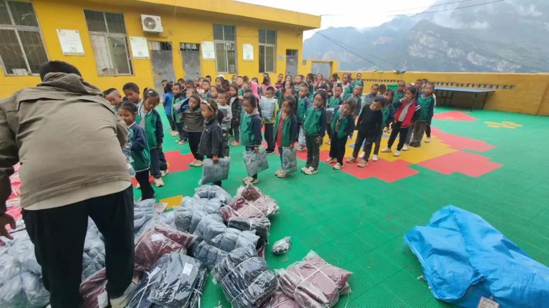 休假瞒着全连辗转2000公里,他只为了这件事…… 休假瞒着全连辗转2000公里,他只为了这件事……