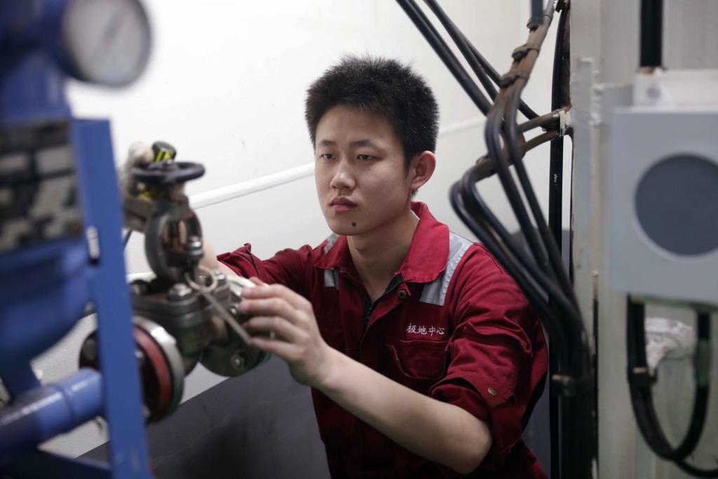 探索极地的青年们