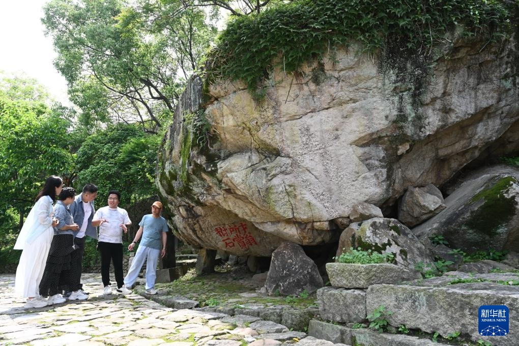 图片故事丨“90后”青年让荒地变成文艺小院