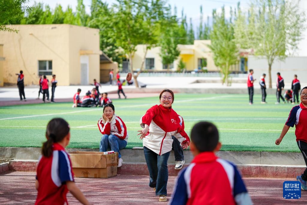 图片故事丨帕米尔高原上的蒲公英老师