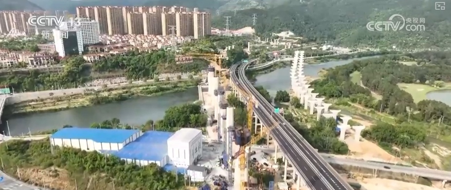 “五一”假期 劳动者们用实际行动谱写新时代劳动赞歌 “五一”假期 劳动者们用实际行动谱写新时代劳动赞歌