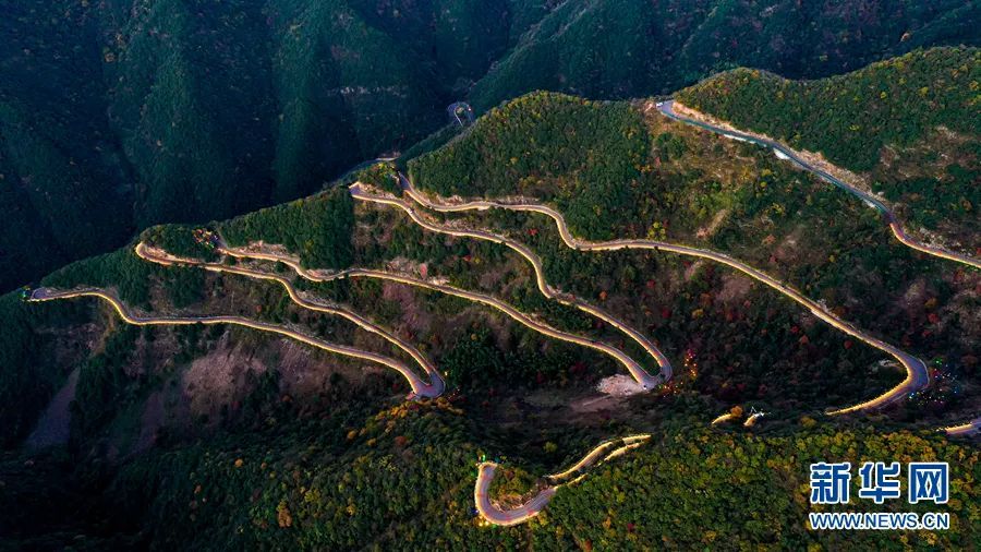 9米长林肯“五一添堵”,网友:没事找事!车主致歉 9米长林肯“五一添堵”,网友:没事找事!车主致歉