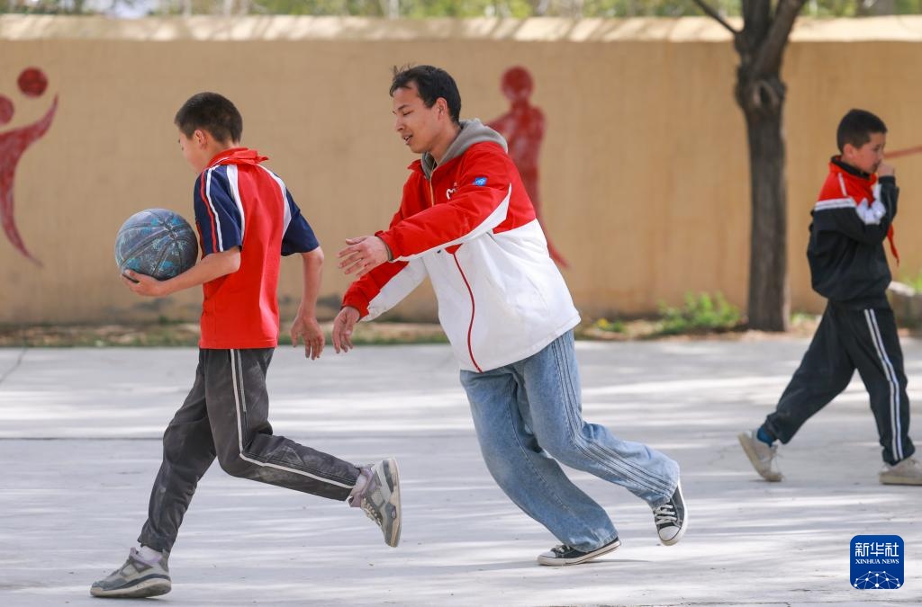 图片故事丨帕米尔高原上的蒲公英老师