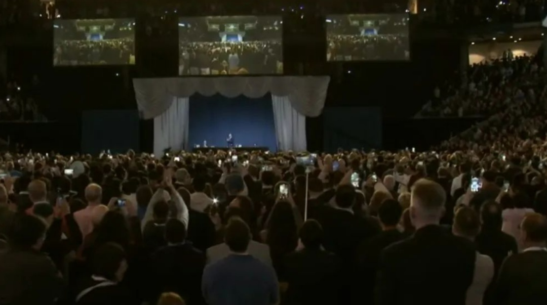 巴菲特突然宣布将于年底退休!接班人是他→ 巴菲特突然宣布将于年底退休!接班人是他→