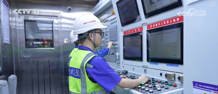 “五一”假期 劳动者们用实际行动谱写新时代劳动赞歌 “五一”假期 劳动者们用实际行动谱写新时代劳动赞歌