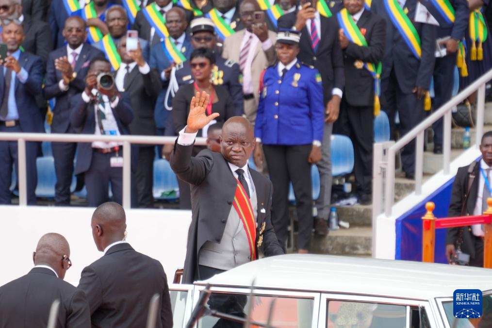 加蓬当选总统恩圭马宣誓就职