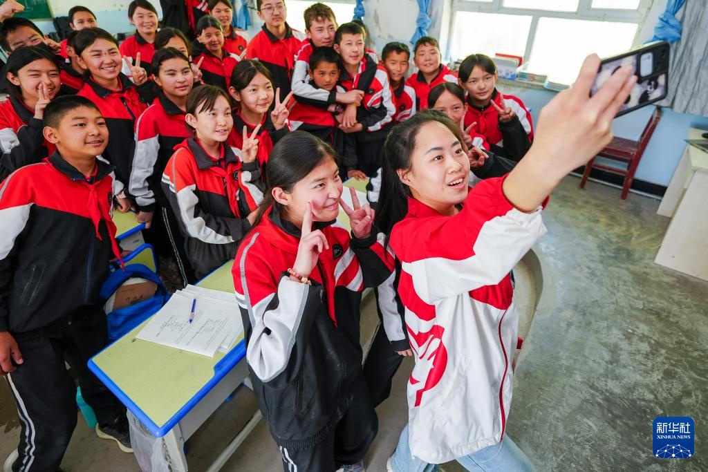 图片故事丨帕米尔高原上的蒲公英老师