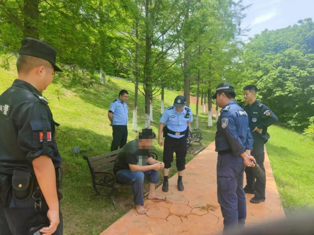 男子点了杯奶茶，店员一看备注：不对劲！