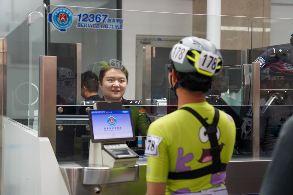 戍边功臣对话18岁的自己：“我知道你不会害怕，我也不会害怕！”