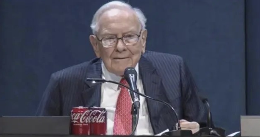 94岁巴菲特突然宣布退休时间！在场股东都震惊了