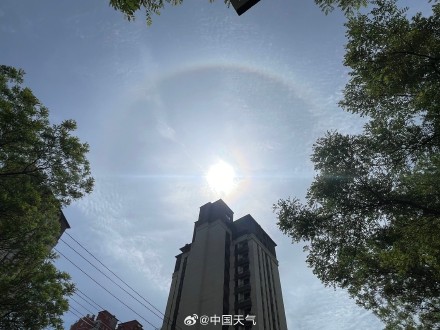 快看!北京天空自带梦幻滤镜 日晕惊艳上线 快看!北京天空自带梦幻滤镜 日晕惊艳上线