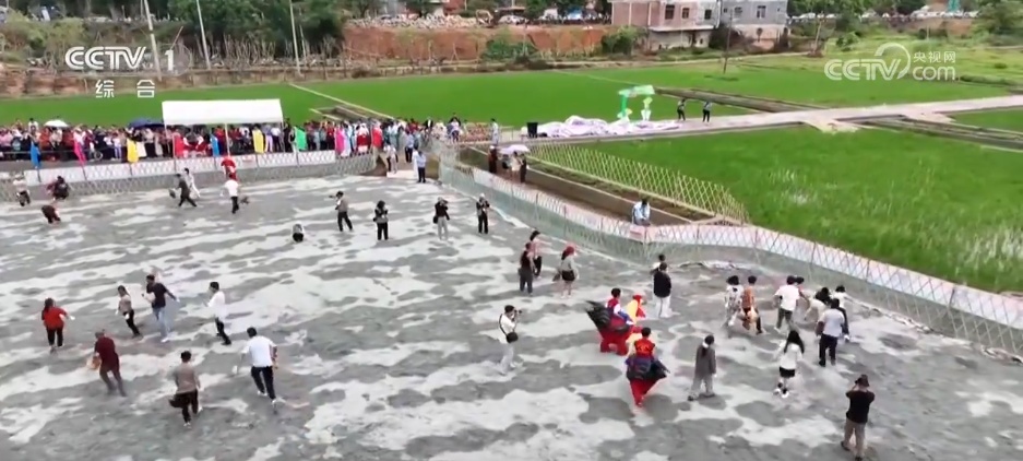 “五一”假期“农文商旅体”融合释放多彩活力 “新玩法”拉动假日消费热潮