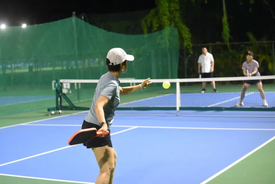 老少皆宜,南宁人爱上这种“三不像”球 老少皆宜,南宁人爱上这种“三不像”球