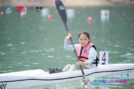 成都9岁女生获皮划艇U12三项冠军 成都9岁女生获皮划艇U12三项冠军