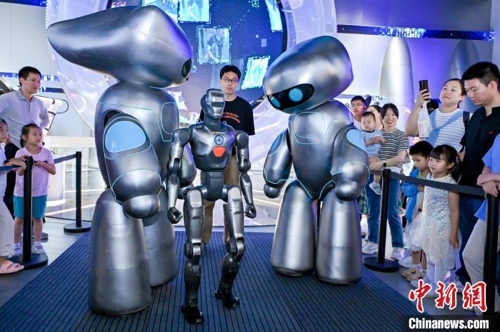 全国科技馆五一假期掀科普热潮 初估累计接待游客超300万人次