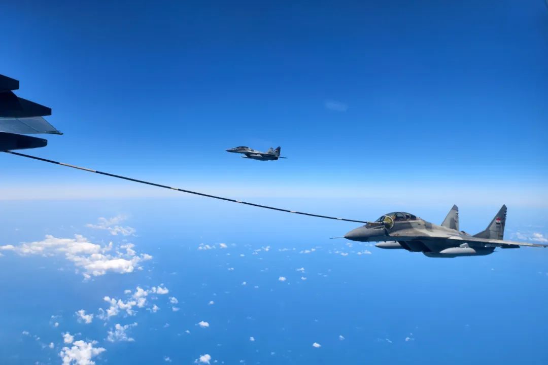 中埃战机编队飞越金字塔 中埃战机编队飞越金字塔