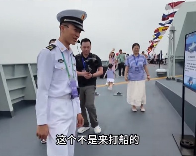 “你们数过真能发射一万发吗？”萌娃灵魂发问，战士猝不及防！