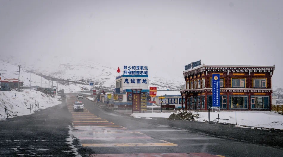 在海拔3980米驻守:“全国先进工作者”刘鹏与洛戈梁子警务站的9年 在海拔3980米驻守:“全国先进工作者”刘鹏与洛戈梁子警务站的9年