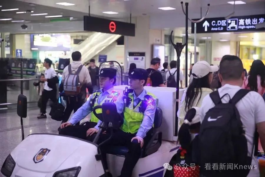 “深更半夜了还在堵”!上海今天开通3条应急线路!五一假期返程最高峰来了! “深更半夜了还在堵”!上海今天开通3条应急线路!五一假期返程最高峰来了!