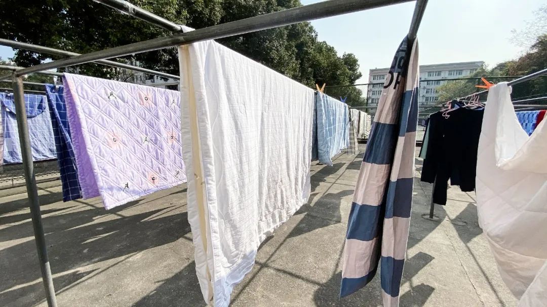 告诉你一个晒被子的最佳方式! 告诉你一个晒被子的最佳方式!