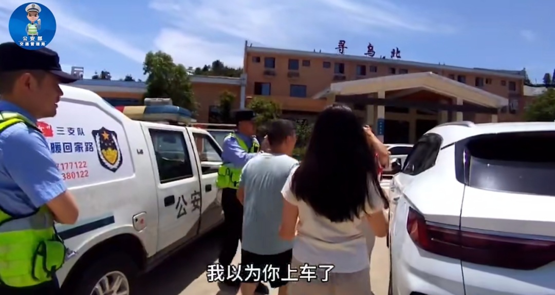 安徽一男子上厕所后把妻子女儿忘在高速,开出5小时后才发现,妻子:无语 安徽一男子上厕所后把妻子女儿忘在高速,开出5小时后才发现,妻子:无语