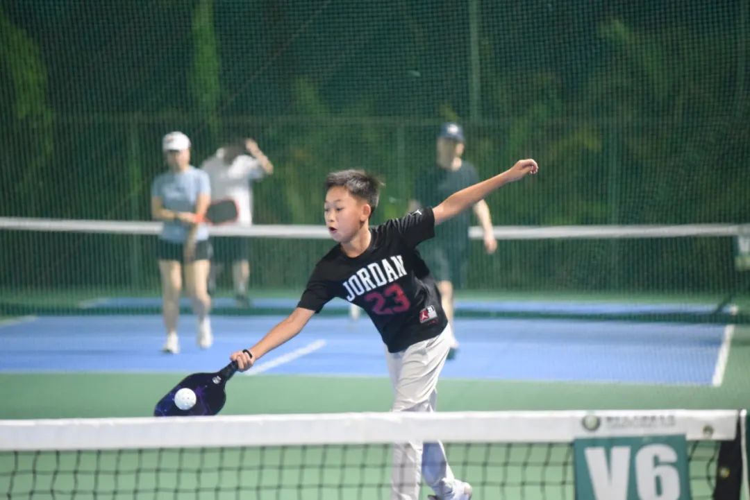 老少皆宜,南宁人爱上这种“三不像”球 老少皆宜,南宁人爱上这种“三不像”球