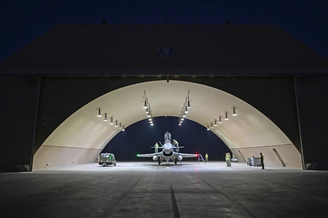 中埃战机编队飞越金字塔 中埃战机编队飞越金字塔