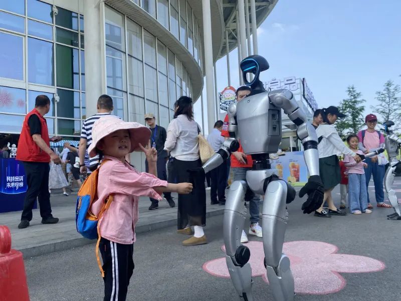 武汉这个网红打卡点,客流量连创新高 武汉这个网红打卡点,客流量连创新高