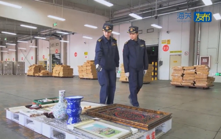申报为“椅子、餐具”？天津新港海关查获禁止出境文物4件