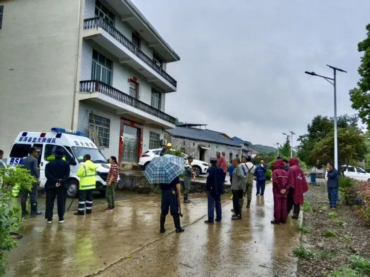 历经50小时!深山救援! 历经50小时!深山救援!