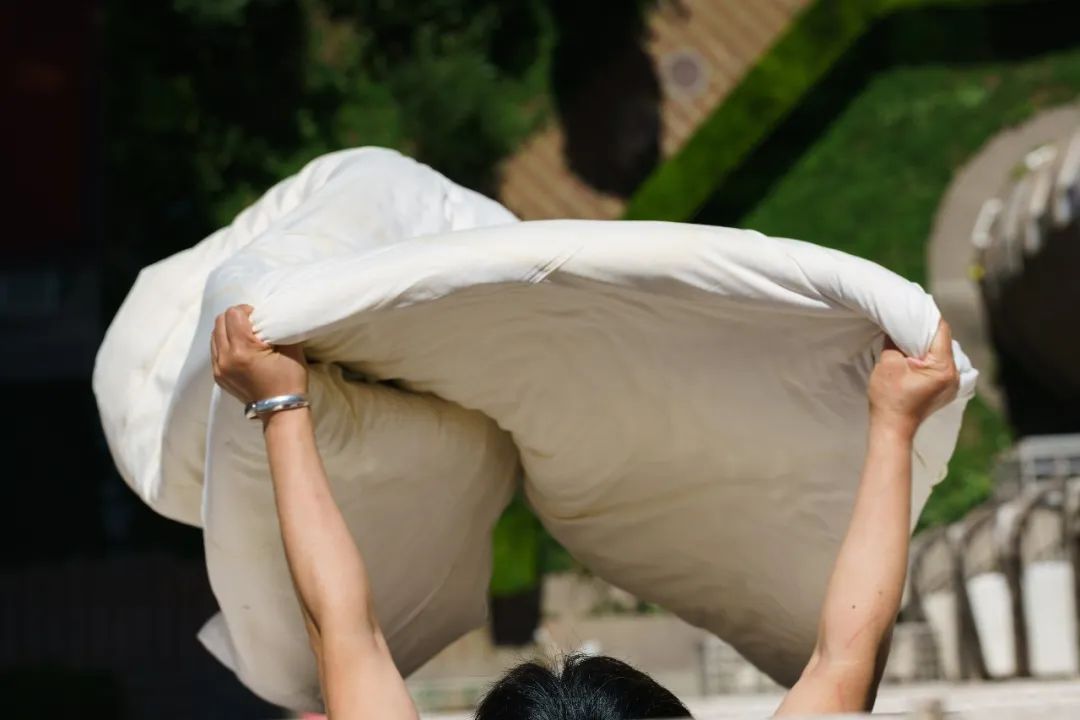 告诉你一个晒被子的最佳方式! 告诉你一个晒被子的最佳方式!