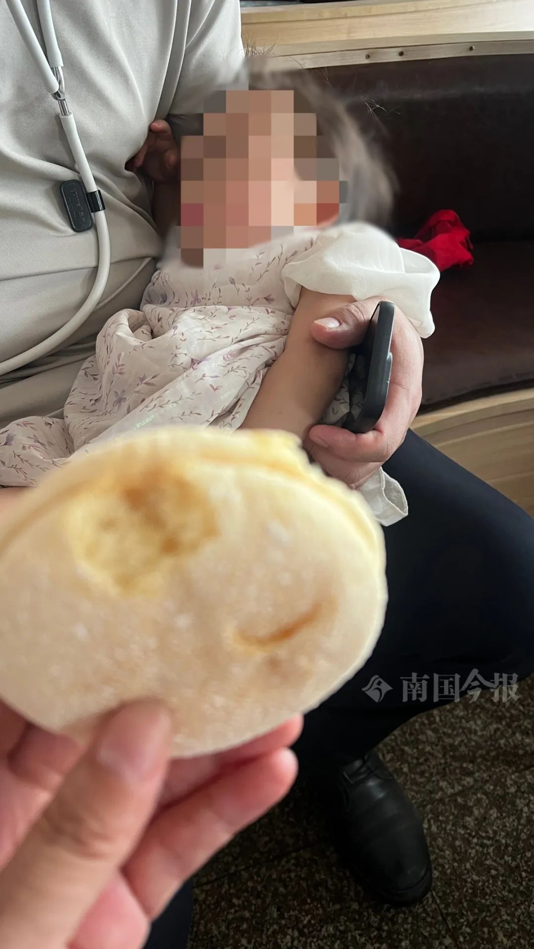 柳州夫妇紧急联手，一岁女童母亲目睹全程，泣不成声……