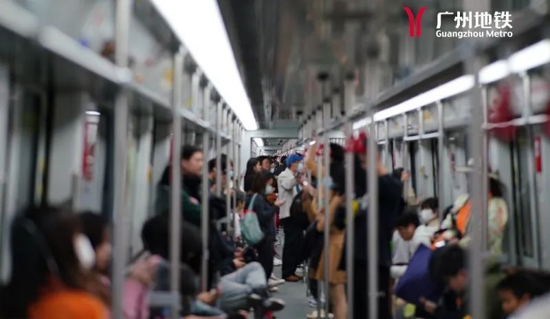 广州地铁连这个都有了？网友：实用！早高峰有救了！