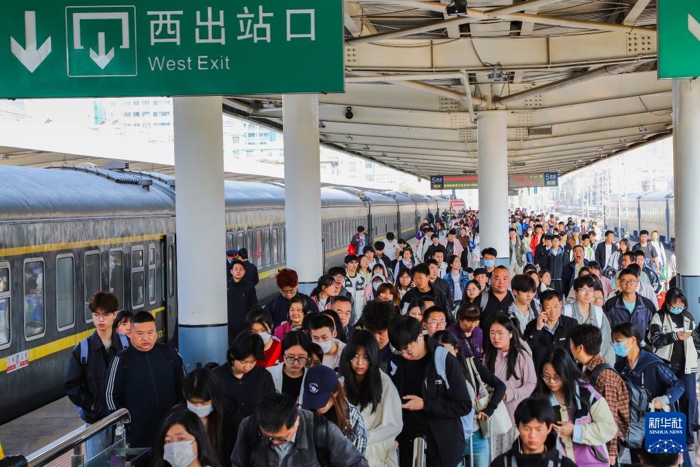 铁路“五一”假期运输旅客发送量累计超1亿人次