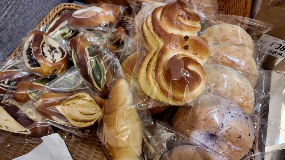 面包也能拆盲盒?年轻人的“面包盲盒”为何火了 面包也能拆盲盒?年轻人的“面包盲盒”为何火了