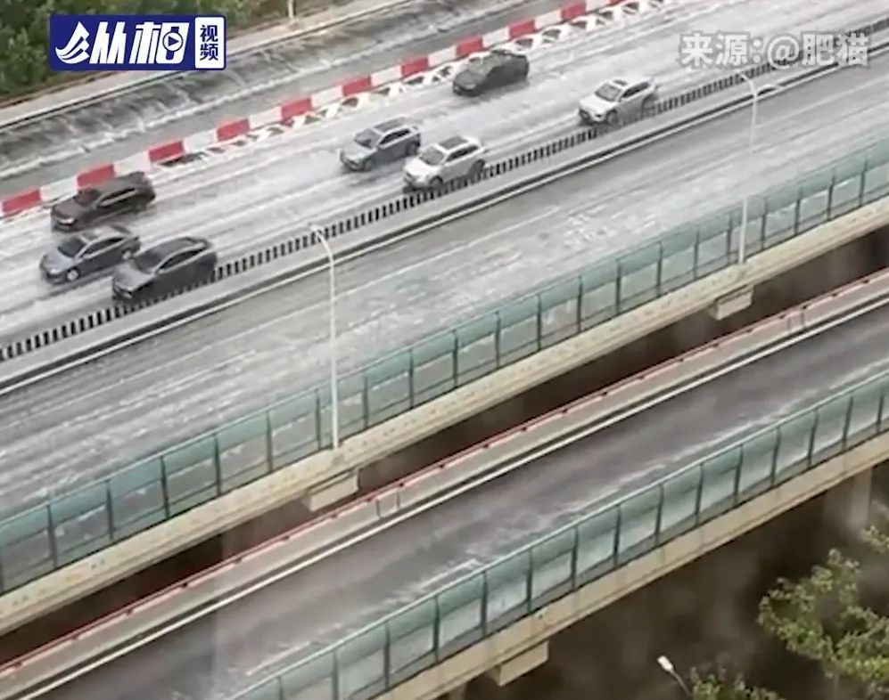 上海高架现白色泡沫似下雪?相关部门回应! 上海高架现白色泡沫似下雪?相关部门回应!