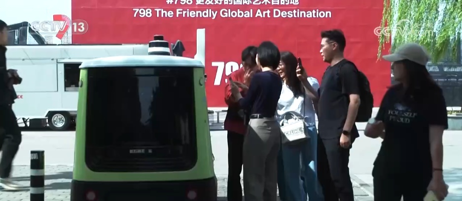 “五一”假期各地消费市场繁荣活跃 多业态“混搭”激发消费新活力 “五一”假期各地消费市场繁荣活跃 多业态“混搭”激发消费新活力