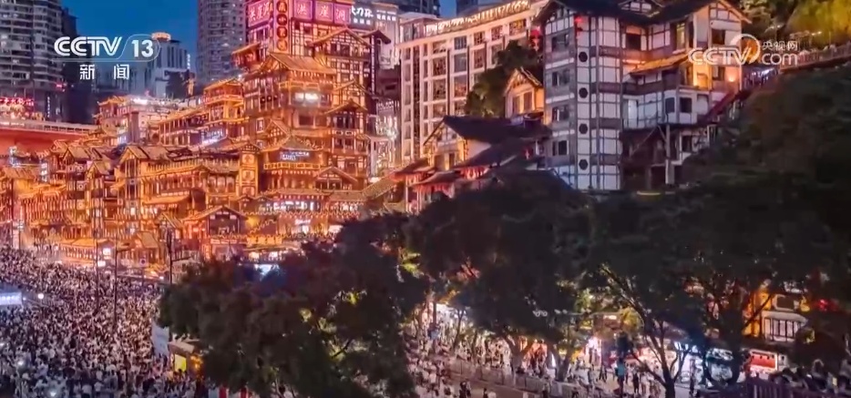 “五一”假期各地消费市场繁荣活跃 多业态“混搭”激发消费新活力 “五一”假期各地消费市场繁荣活跃 多业态“混搭”激发消费新活力