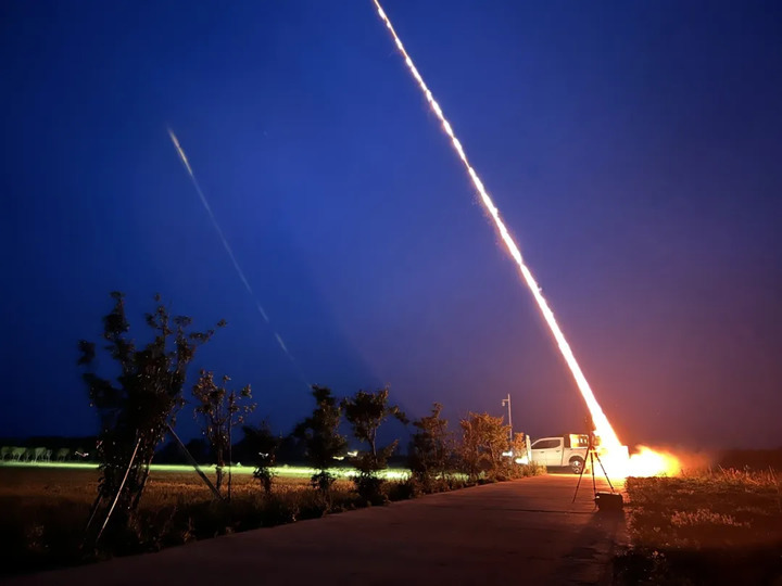 江苏多地气象部门发射人工增雨火箭弹 江苏多地气象部门发射人工增雨火箭弹