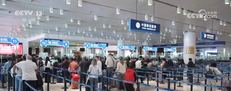 “五一”假期入境游表现亮眼 “签”引力+文化魅力成功“圈粉”外国游客
