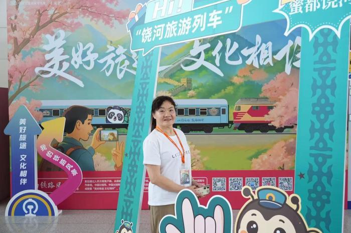 我的铁路风景│目标东北！“熊猫专列”旅游列车从成都启程